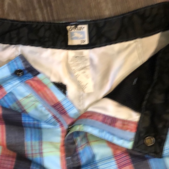 Men’s Oakley shorts size 32 - Picture 3 of 5